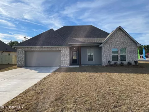 11516 Memphis Cir, Ocean Springs, MS 39564