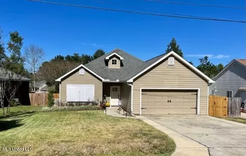 997 Kahana St, Diamondhead, MS 39525