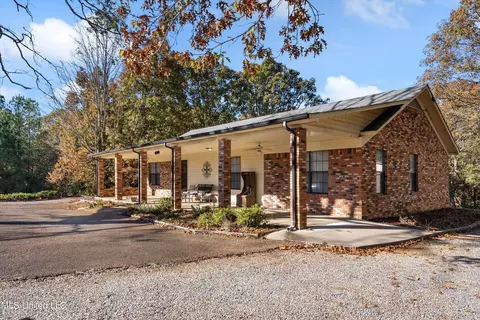 3583 Sardis Lake Dr, Batesville, MS 38606