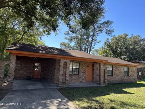 3702 Sculpin Ave, Pascagoula, MS 39581