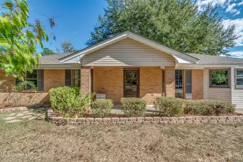 5746 Adams Station Rd, Edwards, MS 39066