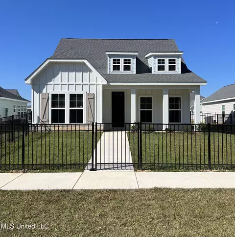 112 Everly Cir, Ocean Springs, MS 39564