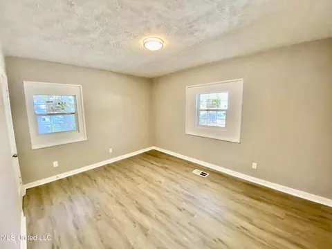 1075 Combs St, Jackson, MS 39204 photo 9