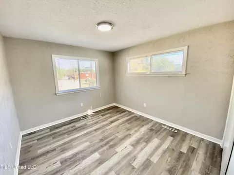 625 Forest Ave, Jackson, MS 39206 photo 9