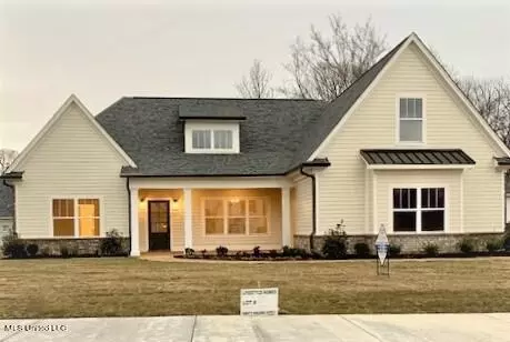 2304 Grand Oak Ln, Southaven, MS 38672