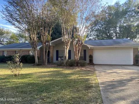 1206 Manchester Dr, Clinton, MS 39056