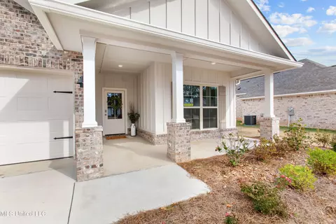 163 Sweetbriar Cir, Canton, MS 39046