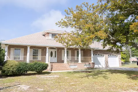 736 Sharon Hills Dr, Biloxi, MS 39532