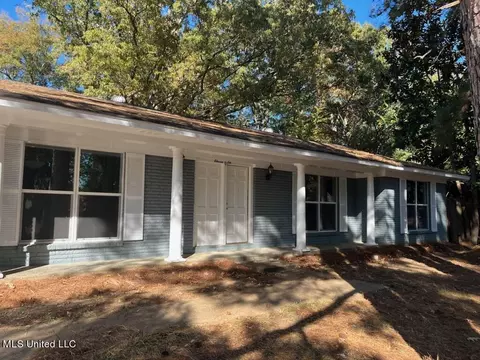 1106 Greenbriar Dr, Jackson, MS 39211