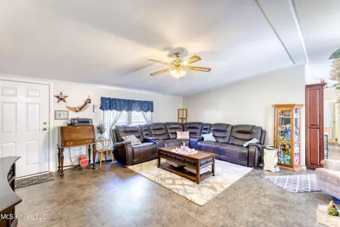48 Barton Rd, Wiggins, MS 39577 photo 5