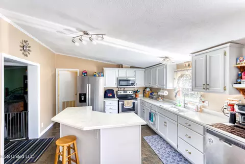 48 Barton Rd, Wiggins, MS 39577 photo 8
