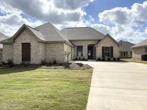 518 Silver Hill Dr, Pearl, MS 39208