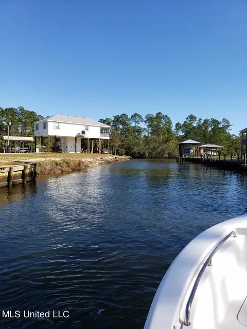 4027 Bonita St, Bay Saint Louis, MS 39520