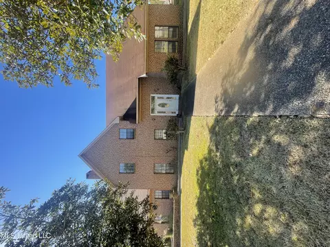 6519 Trace Dr, Jackson, MS 39213