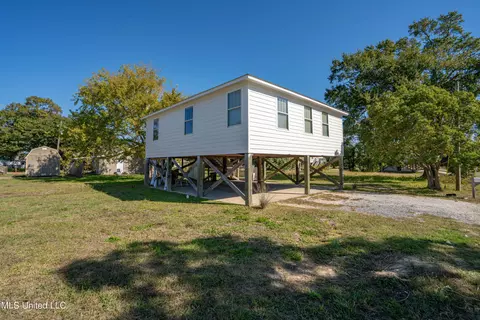 420 Richmond Dr, Biloxi, MS 39530