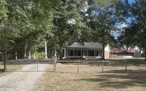 22 Jeff Smith Ln, Poplarville, MS 39470