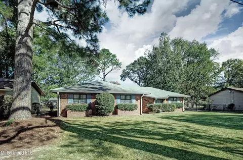 2904 Ridgeland Dr, Jackson, MS 39212