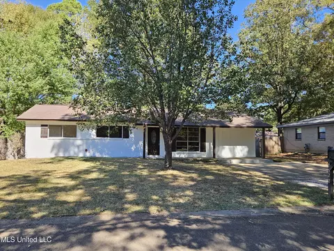 2522 Upper Dr, Pearl, MS 39208