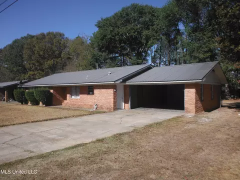 302 Blanche St, Carthage, MS 39051 photo 2