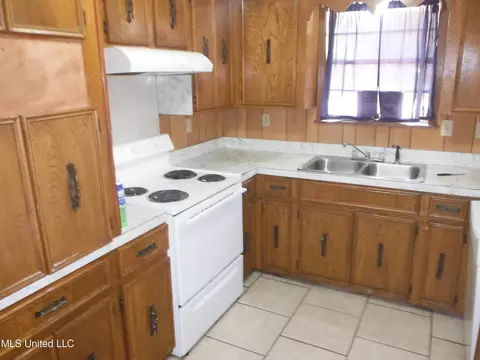 302 Blanche St, Carthage, MS 39051 photo 3