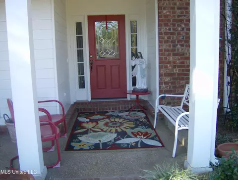 8247 E Laurel Hl, Olive Branch, MS 38654 photo 2