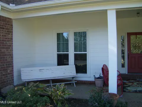 8247 E Laurel Hl, Olive Branch, MS 38654 photo 3