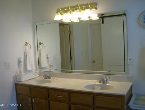 8247 E Laurel Hl, Olive Branch, MS 38654 photo 15