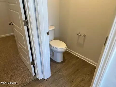 Bath - 1033 Enclave Cir, Long Beach, MS 39560 photo 1 of 6