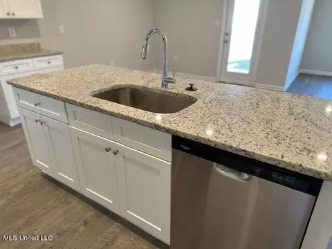 Kitchen - 1033 Enclave Cir, Long Beach, MS 39560 photo 2 of 7