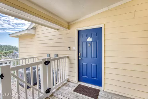 2421 Beachview Dr #H16, Ocean Springs, MS 39564
