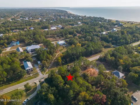 323 Terrace Ave, Waveland, MS 39576