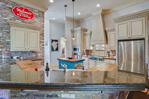 Kitchen - 216 Allen Dr, Brandon, MS 39047 photo 1 of 5