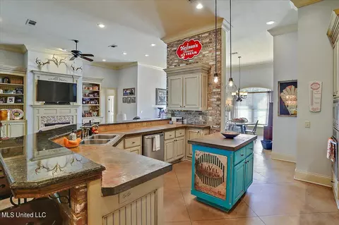 Kitchen - 216 Allen Dr, Brandon, MS 39047 photo 4 of 5