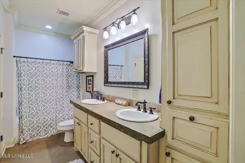 Bath - 216 Allen Dr, Brandon, MS 39047 photo 5 of 6
