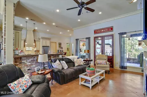Living - 216 Allen Dr, Brandon, MS 39047 photo 3 of 4