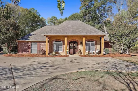 216 Allen Dr, Brandon, MS 39047