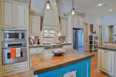 Kitchen - 216 Allen Dr, Brandon, MS 39047 photo 3 of 5
