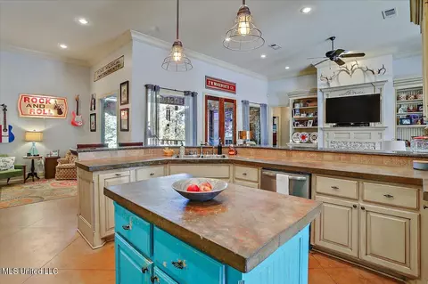 Kitchen - 216 Allen Dr, Brandon, MS 39047 photo 2 of 5
