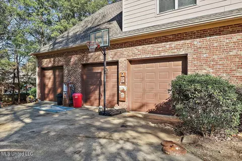 Exterior - 216 Allen Dr, Brandon, MS 39047 photo 7 of 15