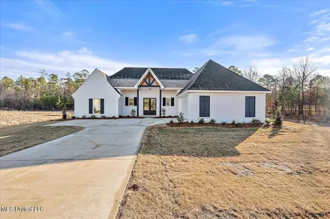 102 Landry Dr, Brandon, MS 39047