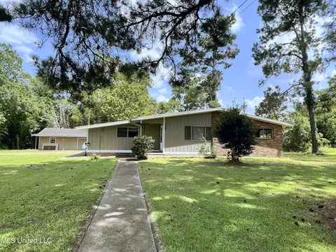 112 S Utica St, Terry, MS 39170