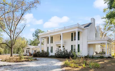 265 S Craft St, Holly Springs, MS 38635