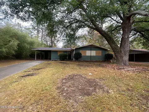 3104 Meadow Forest Dr, Jackson, MS 39212