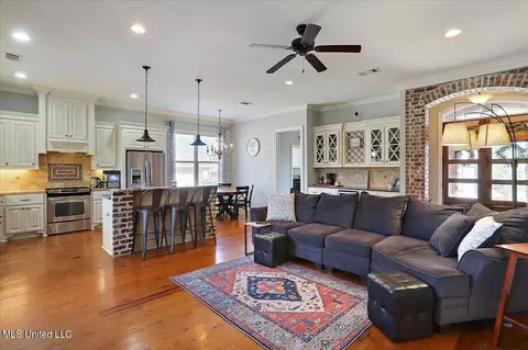 220 Emerald Cir, Brandon, MS 39047 photo 8