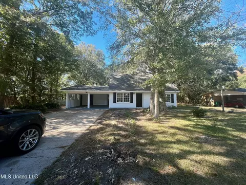 3507 Sherwood St, Pascagoula, MS 39581