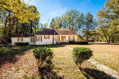 825 Colonial Cir, Jackson, MS 39211 photo 3
