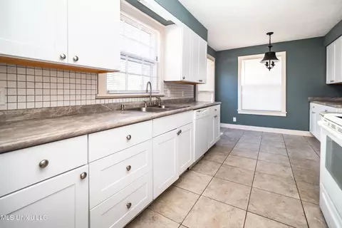 825 Colonial Cir, Jackson, MS 39211 photo 9