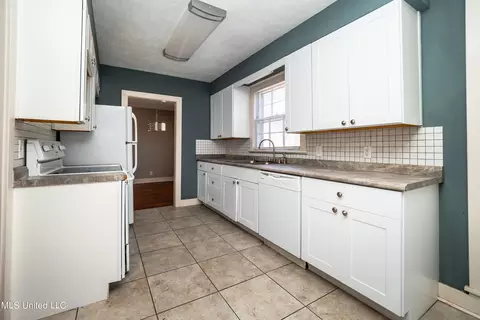 825 Colonial Cir, Jackson, MS 39211 photo 12
