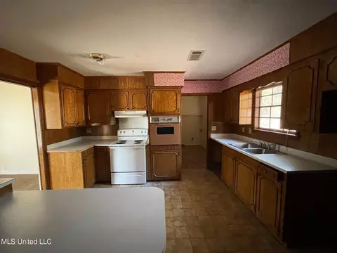 246 Mikell St, Jackson, MS 39212 photo 4