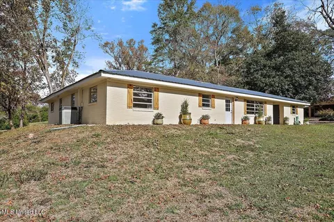 405 SW 5th St, Magee, MS 39111 photo 2